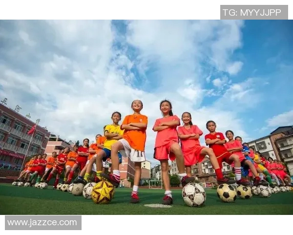 在星光下的吻别散步舞动与足球明星的浪漫邂逅